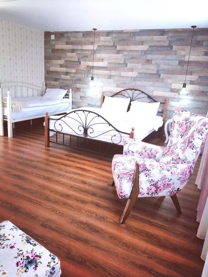 Sakhli Laghamshi Hotell Mestia Eksteriør bilde